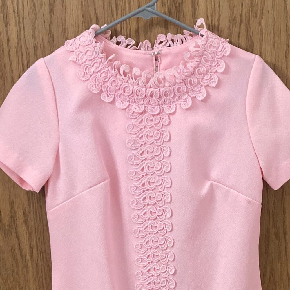 Vintage 1960s Baby Pink Shift Dress with Applique Lace Trim - 6 - Picture 2 of 8